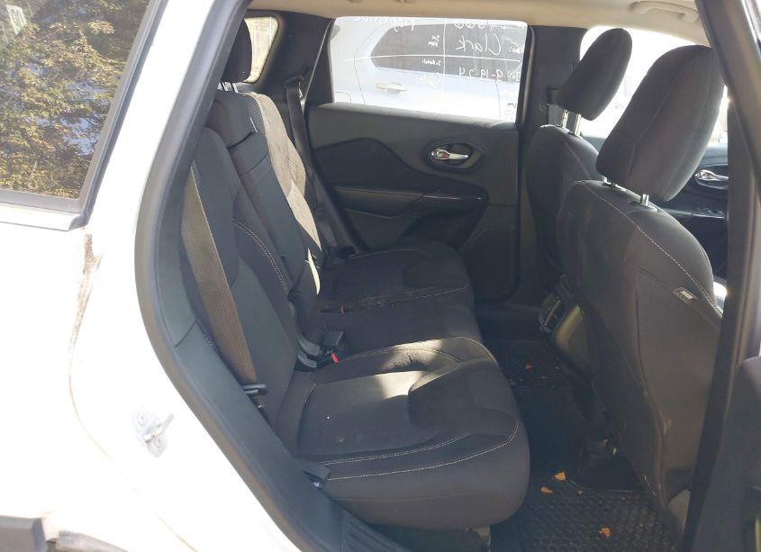 Photo 8 of 2016 Jeep Cherokee LATITUDE (VIN 1C4PJMCS2GW101158)