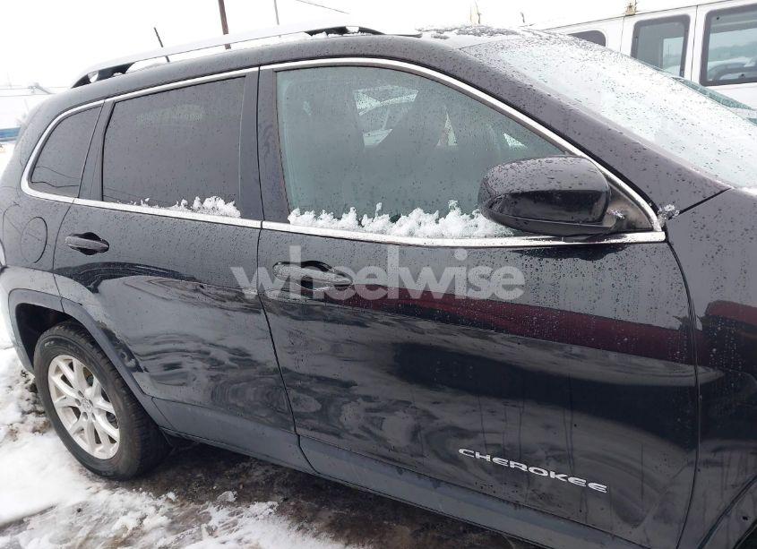 Photo 13 of 2016 Jeep Cherokee LATITUDE (VIN 1C4PJMCS2GW105355)