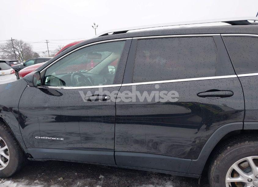 Photo 14 of 2016 Jeep Cherokee LATITUDE (VIN 1C4PJMCS2GW105355)