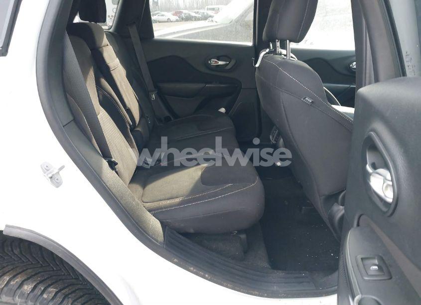 Photo 8 of 2016 Jeep Cherokee LATITUDE (VIN 1C4PJMCS2GW118848)