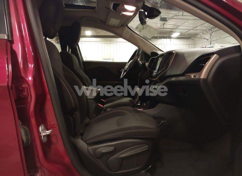 Photo 5 of 2016 Jeep Cherokee LATITUDE (VIN 1C4PJMCS2GW131065)