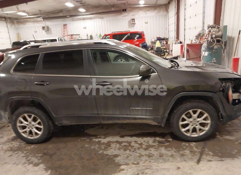 Photo 13 of 2016 Jeep Cherokee LATITUDE (VIN 1C4PJMCS2GW133592)