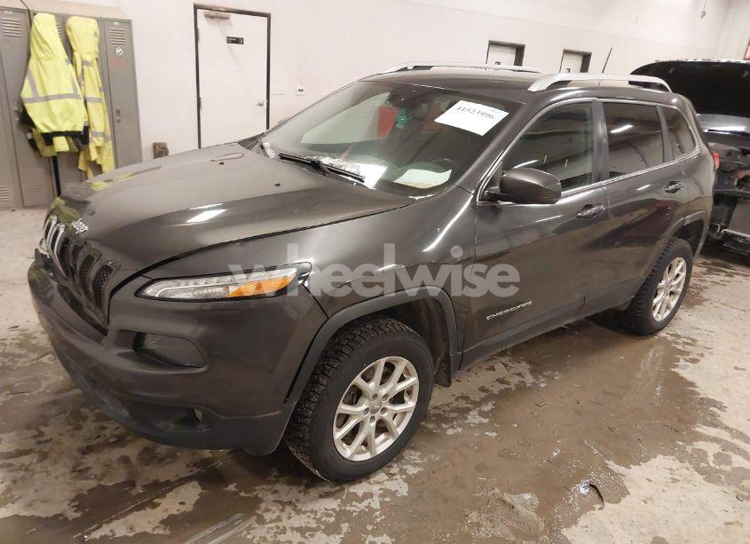 Photo 2 of 2016 Jeep Cherokee LATITUDE (VIN 1C4PJMCS2GW133592)