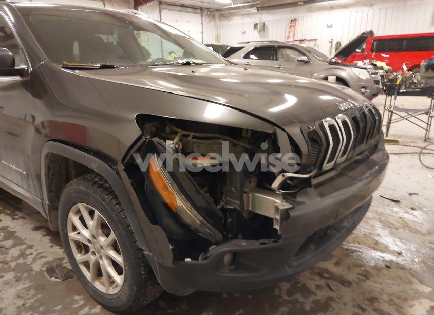 Photo 6 of 2016 Jeep Cherokee LATITUDE (VIN 1C4PJMCS2GW133592)