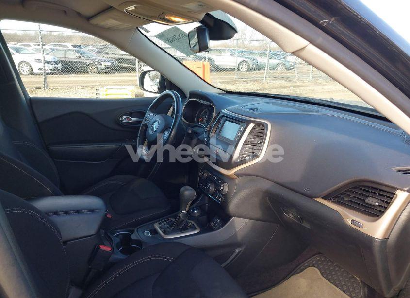 Photo 5 of 2016 Jeep Cherokee LATITUDE (VIN 1C4PJMCS2GW143071)