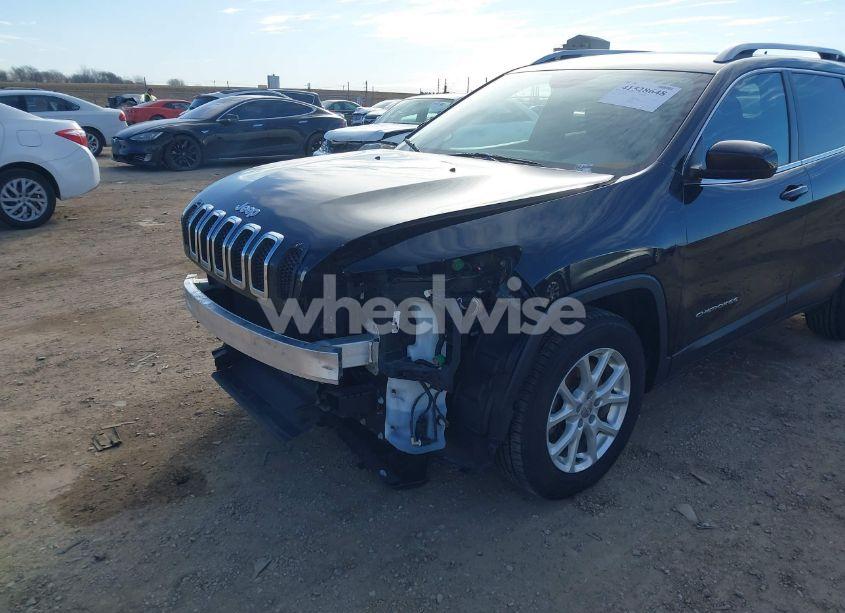 Photo 6 of 2016 Jeep Cherokee LATITUDE (VIN 1C4PJMCS2GW143071)