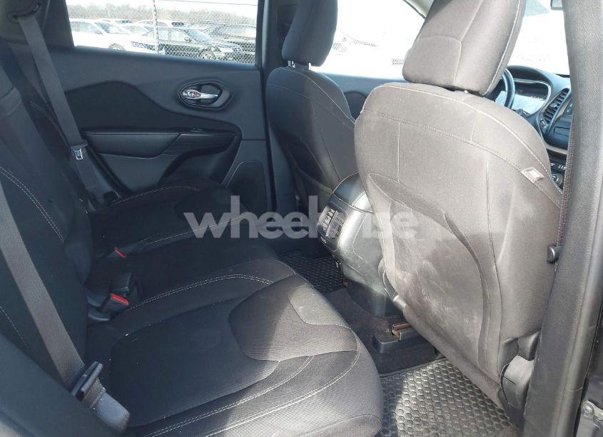 Photo 8 of 2016 Jeep Cherokee LATITUDE (VIN 1C4PJMCS2GW143071)