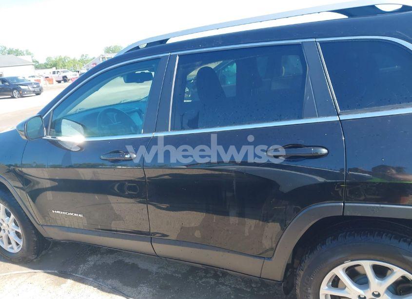 Photo 15 of 2016 Jeep Cherokee LATITUDE (VIN 1C4PJMCS2GW371653)