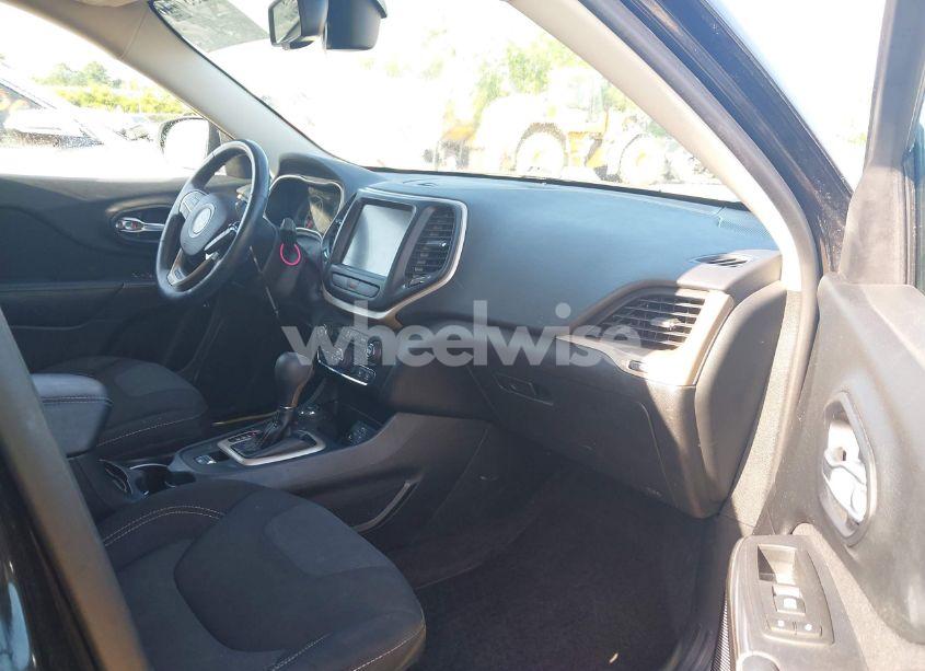 Photo 5 of 2016 Jeep Cherokee LATITUDE (VIN 1C4PJMCS2GW371653)