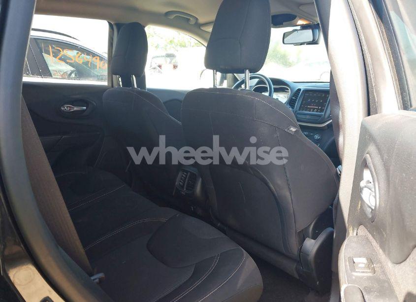 Photo 8 of 2016 Jeep Cherokee LATITUDE (VIN 1C4PJMCS2GW371653)