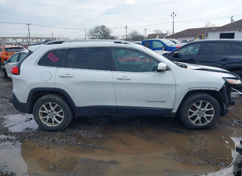 Photo 13 of 2017 Jeep Cherokee LATITUDE 4X4 (VIN 1C4PJMCS2HW500153)