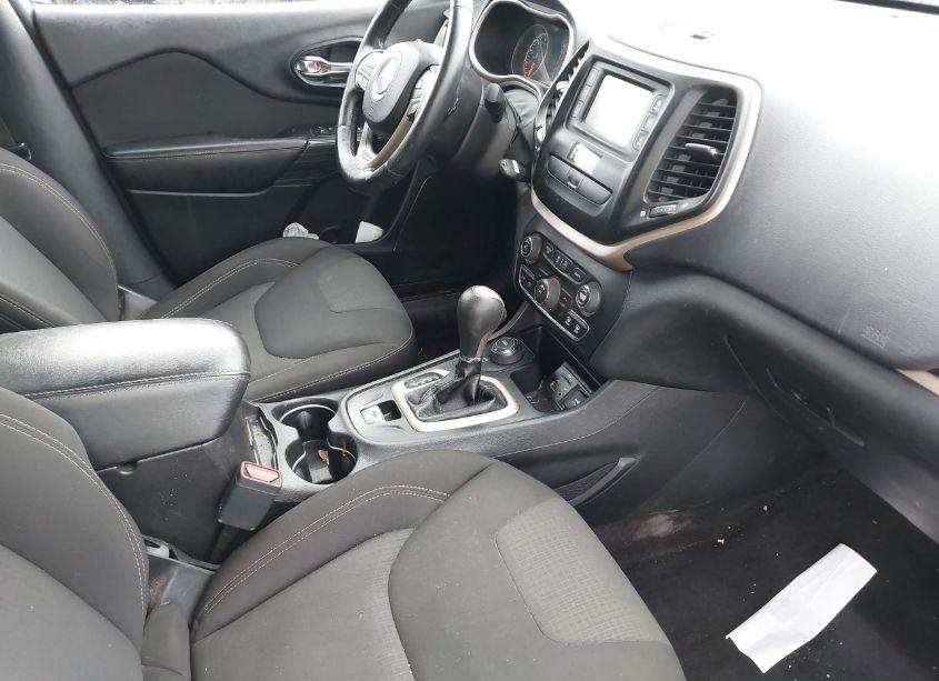 Photo 5 of 2017 Jeep Cherokee LATITUDE 4X4 (VIN 1C4PJMCS2HW500153)