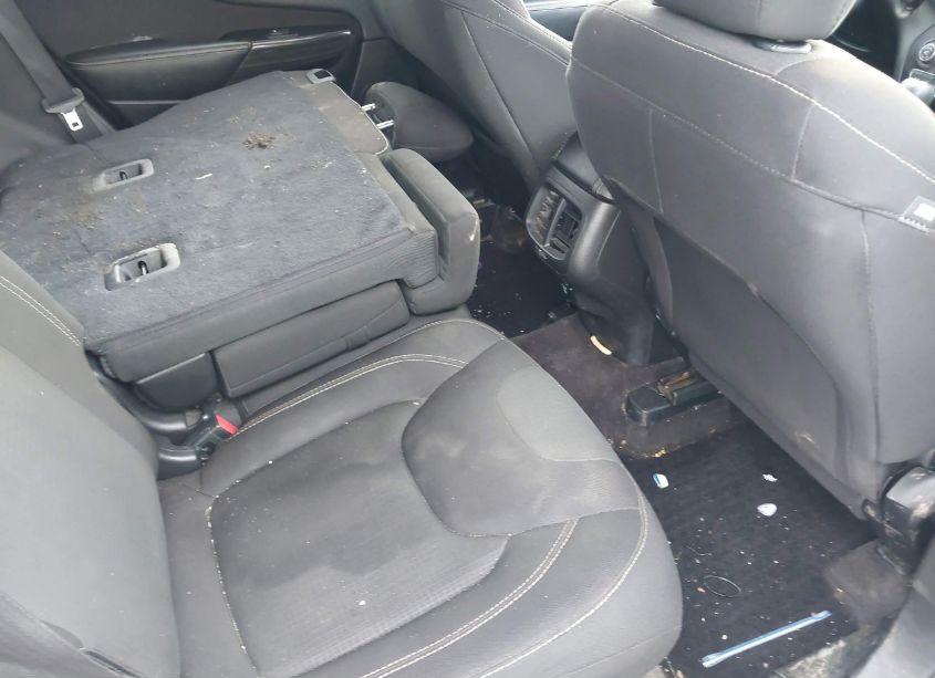 Photo 8 of 2017 Jeep Cherokee LATITUDE 4X4 (VIN 1C4PJMCS2HW500153)