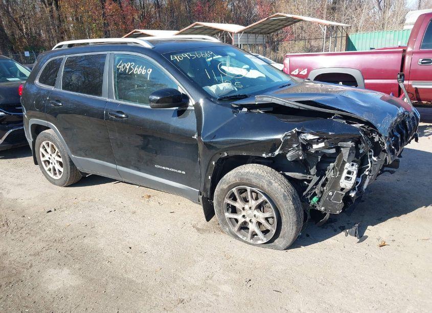 2017 Jeep Cherokee LATITUDE 4X4 (VIN 1C4PJMCS2HW583941) main photo