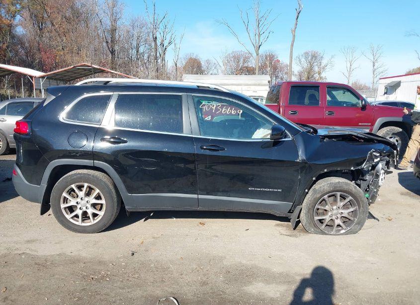 Photo 14 of 2017 Jeep Cherokee LATITUDE 4X4 (VIN 1C4PJMCS2HW583941)