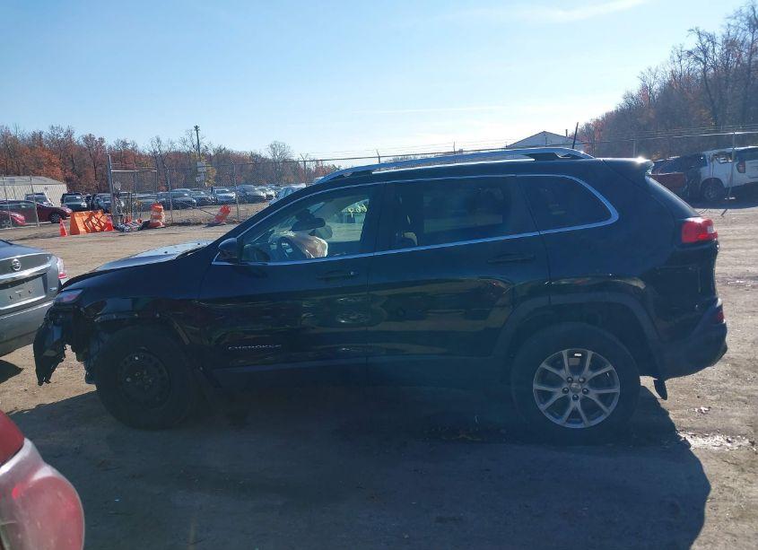 Photo 15 of 2017 Jeep Cherokee LATITUDE 4X4 (VIN 1C4PJMCS2HW583941)