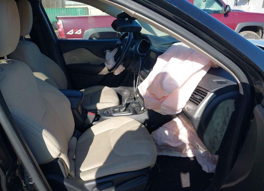 Photo 5 of 2017 Jeep Cherokee LATITUDE 4X4 (VIN 1C4PJMCS2HW583941)