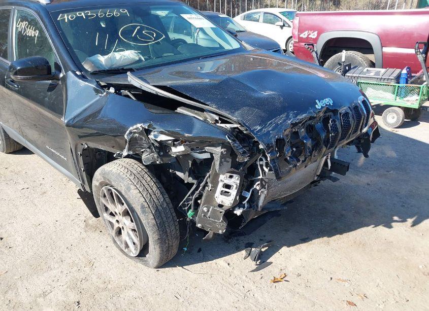 Photo 6 of 2017 Jeep Cherokee LATITUDE 4X4 (VIN 1C4PJMCS2HW583941)