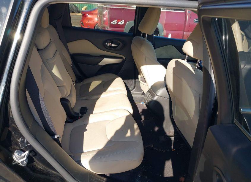 Photo 8 of 2017 Jeep Cherokee LATITUDE 4X4 (VIN 1C4PJMCS2HW583941)