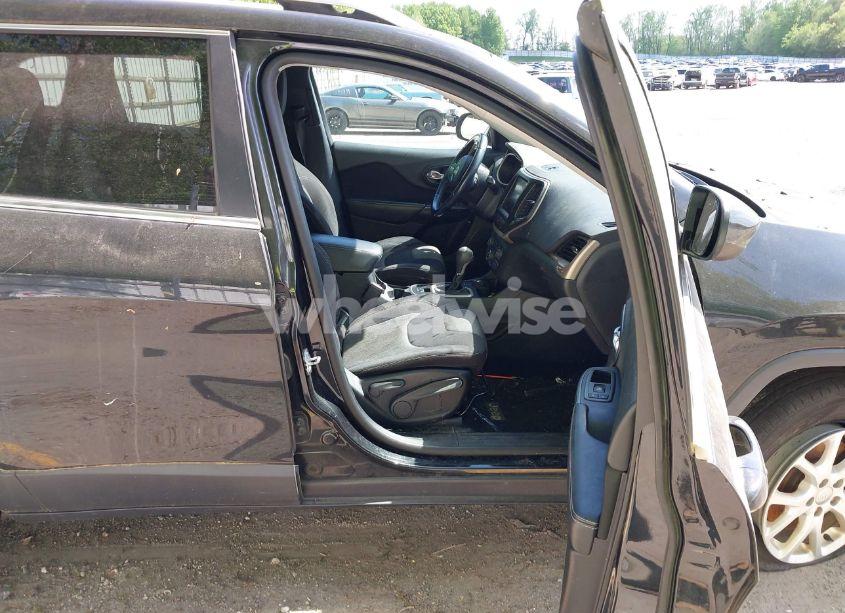 Photo 5 of 2014 Jeep Cherokee LATITUDE (VIN 1C4PJMCS3EW184984)