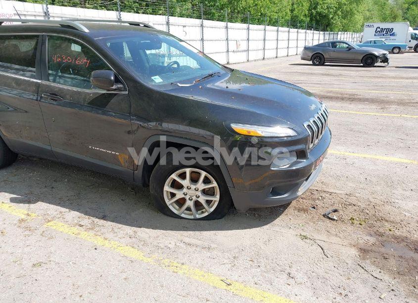 Photo 6 of 2014 Jeep Cherokee LATITUDE (VIN 1C4PJMCS3EW184984)