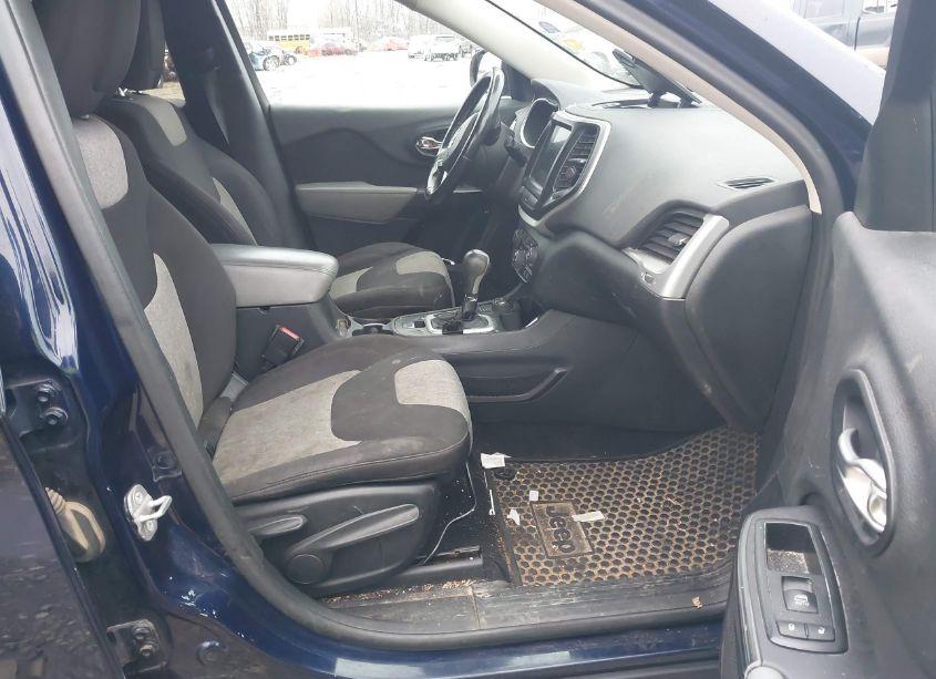 Photo 5 of 2014 Jeep Cherokee LATITUDE (VIN 1C4PJMCS3EW187741)