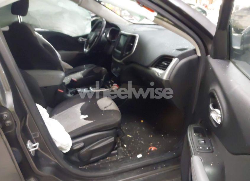 Photo 5 of 2014 Jeep Cherokee LATITUDE (VIN 1C4PJMCS3EW260946)