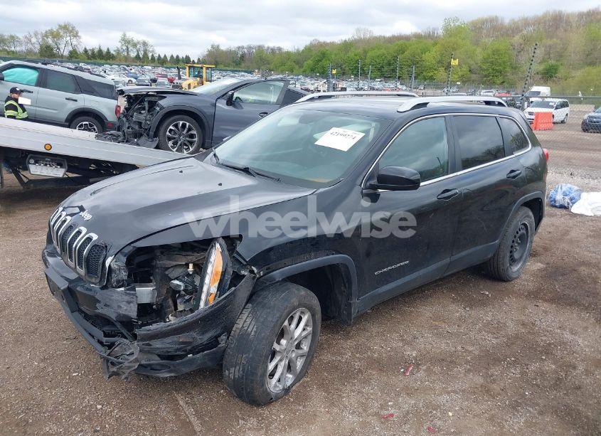 Photo 2 of 2015 Jeep Cherokee LATITUDE (VIN 1C4PJMCS3FW552257)