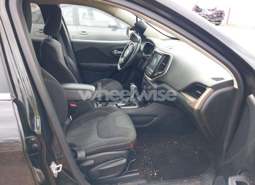 Photo 5 of 2015 Jeep Cherokee LATITUDE (VIN 1C4PJMCS3FW552257)