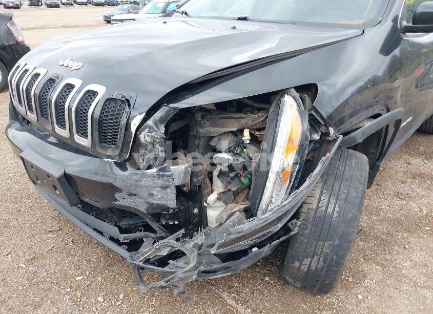 Photo 6 of 2015 Jeep Cherokee LATITUDE (VIN 1C4PJMCS3FW552257)