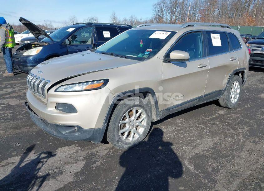 Photo 2 of 2015 Jeep Cherokee LATITUDE (VIN 1C4PJMCS3FW578065)