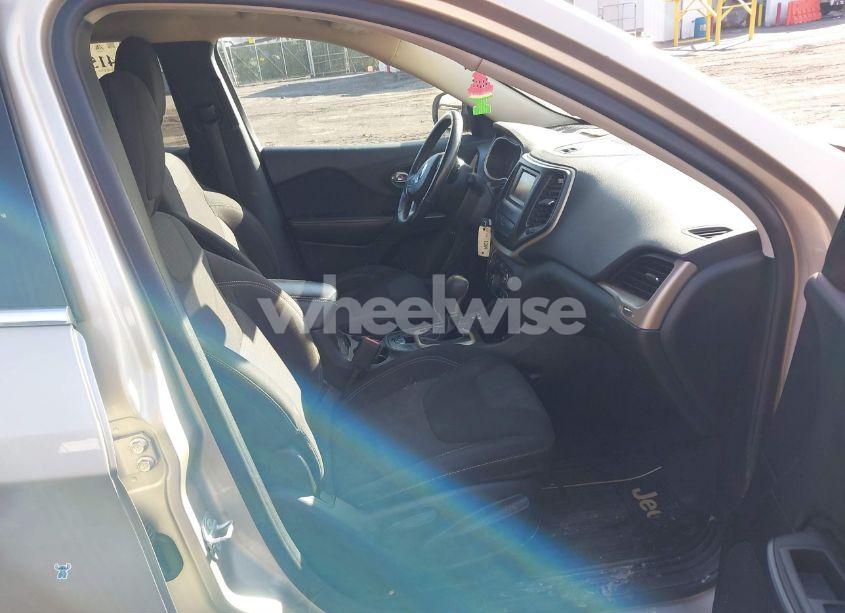 Photo 5 of 2015 Jeep Cherokee LATITUDE (VIN 1C4PJMCS3FW578065)