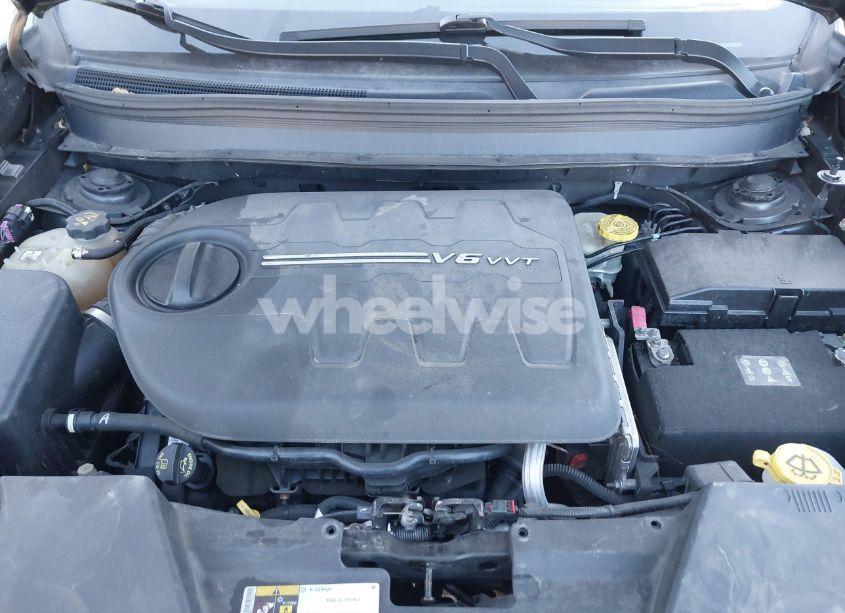 Photo 10 of 2015 Jeep Cherokee LATITUDE (VIN 1C4PJMCS3FW591012)