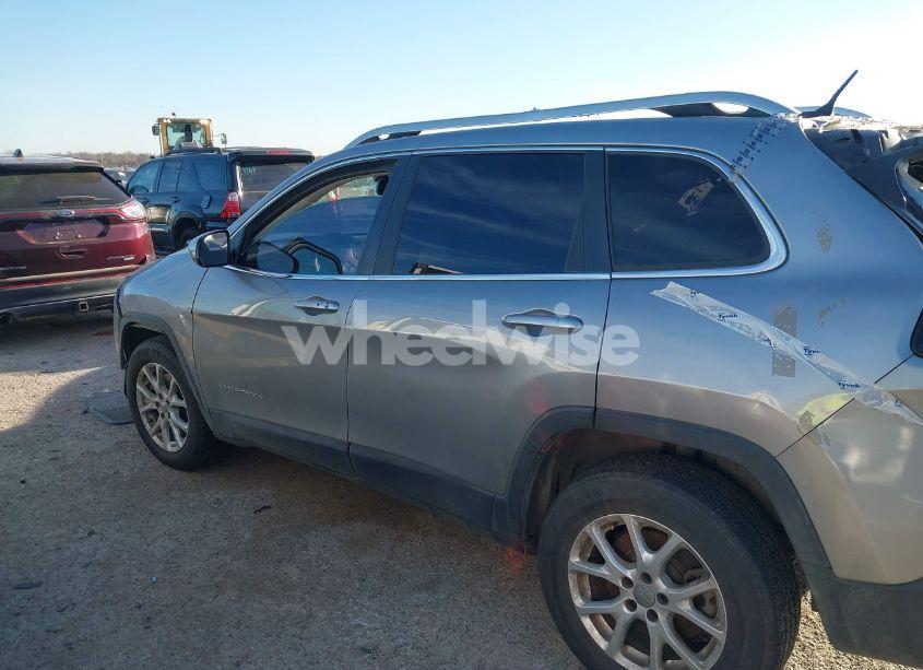 Photo 14 of 2015 Jeep Cherokee LATITUDE (VIN 1C4PJMCS3FW673872)