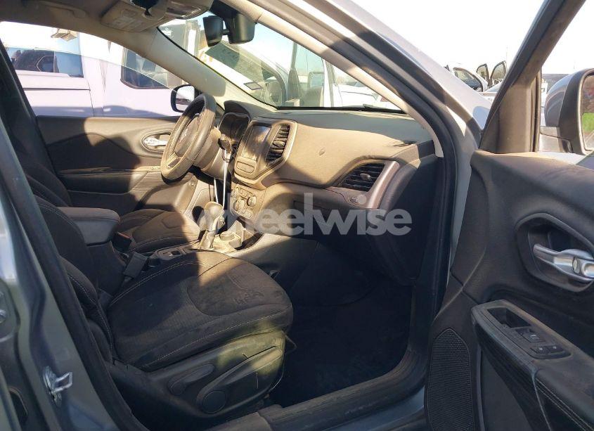 Photo 5 of 2015 Jeep Cherokee LATITUDE (VIN 1C4PJMCS3FW673872)