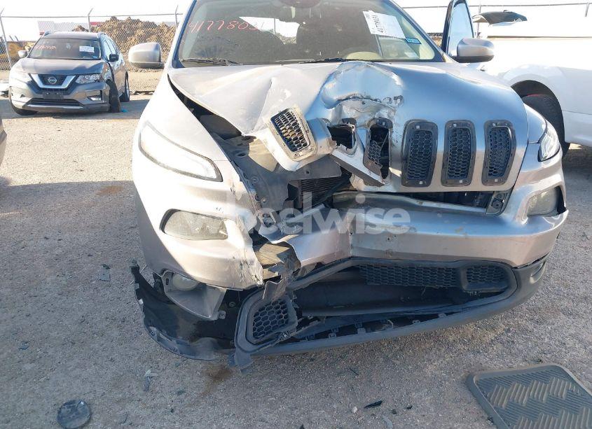 Photo 6 of 2015 Jeep Cherokee LATITUDE (VIN 1C4PJMCS3FW673872)