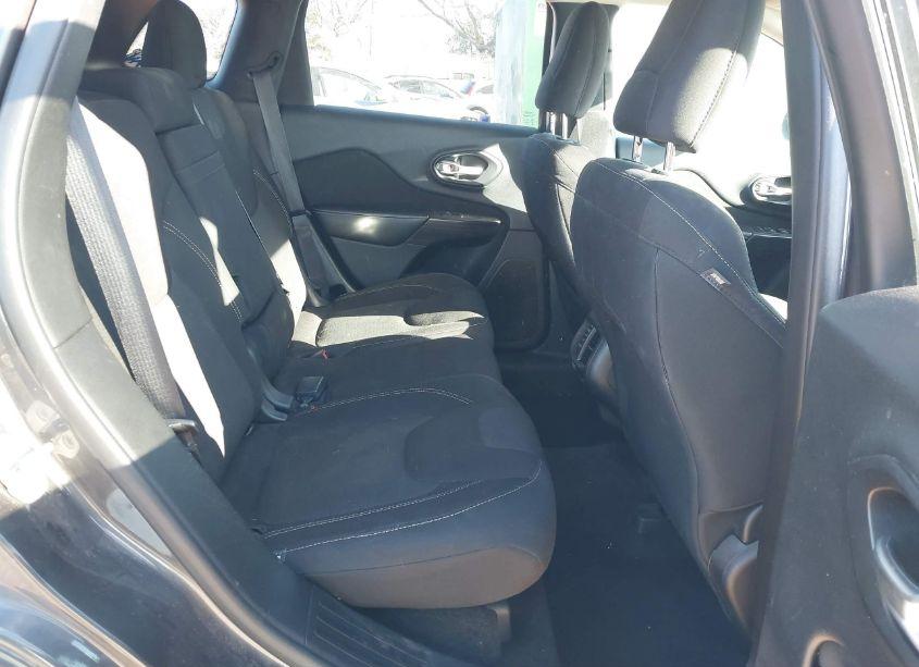 Photo 8 of 2015 Jeep Cherokee LATITUDE (VIN 1C4PJMCS3FW788133)