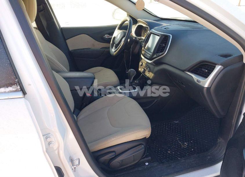 Photo 5 of 2016 Jeep Cherokee LATITUDE (VIN 1C4PJMCS3GW121578)