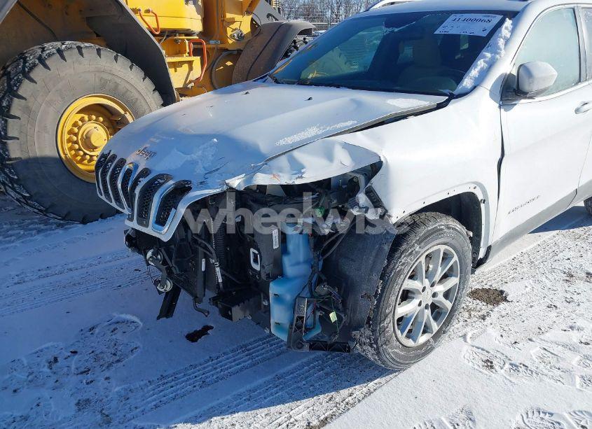 Photo 6 of 2016 Jeep Cherokee LATITUDE (VIN 1C4PJMCS3GW121578)