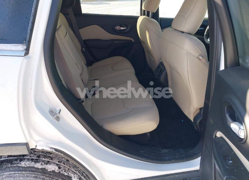 Photo 8 of 2016 Jeep Cherokee LATITUDE (VIN 1C4PJMCS3GW121578)