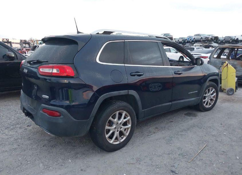 Photo 4 of 2016 Jeep Cherokee LATITUDE (VIN 1C4PJMCS3GW133374)