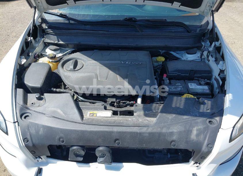 Photo 10 of 2016 Jeep Cherokee LATITUDE (VIN 1C4PJMCS3GW133617)