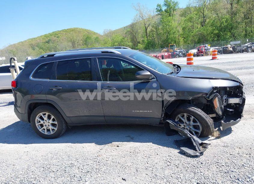 Photo 13 of 2016 Jeep Cherokee LATITUDE (VIN 1C4PJMCS3GW134007)