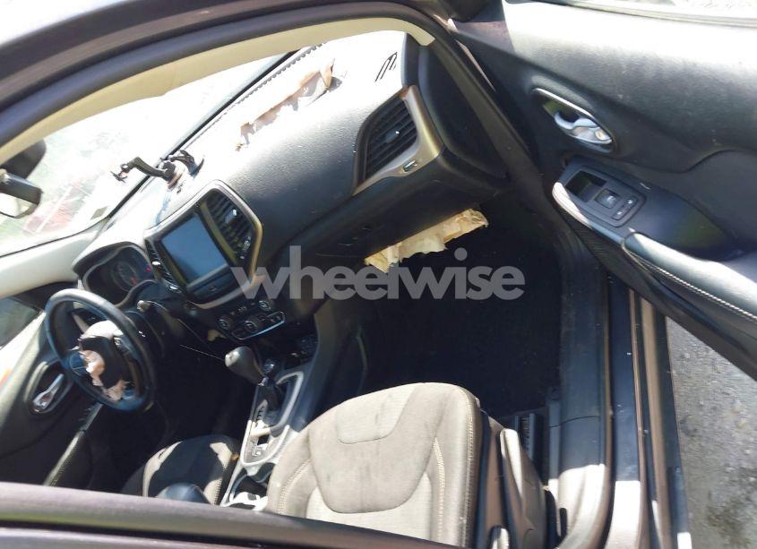 Photo 5 of 2016 Jeep Cherokee LATITUDE (VIN 1C4PJMCS3GW134007)