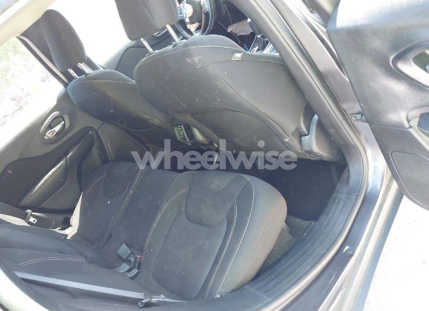 Photo 8 of 2016 Jeep Cherokee LATITUDE (VIN 1C4PJMCS3GW134007)