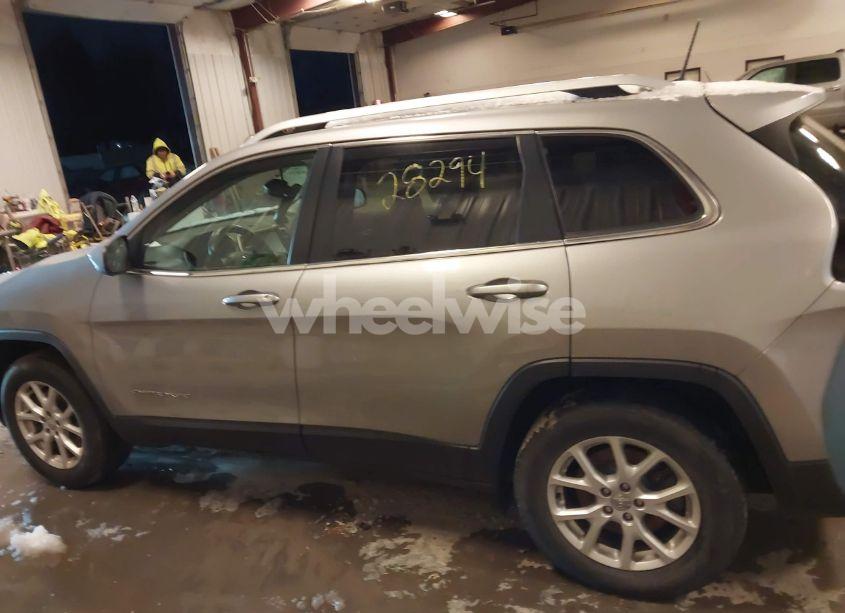 Photo 14 of 2016 Jeep Cherokee LATITUDE (VIN 1C4PJMCS3GW157481)