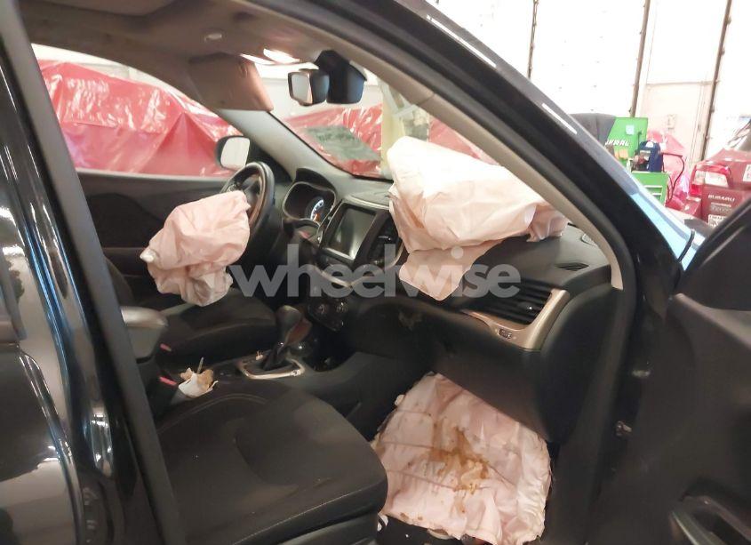 Photo 5 of 2016 Jeep Cherokee ALTITUDE (VIN 1C4PJMCS3GW197351)