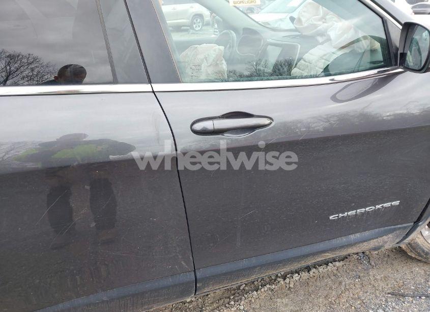 Photo 16 of 2016 Jeep Cherokee LATITUDE (VIN 1C4PJMCS3GW253160)