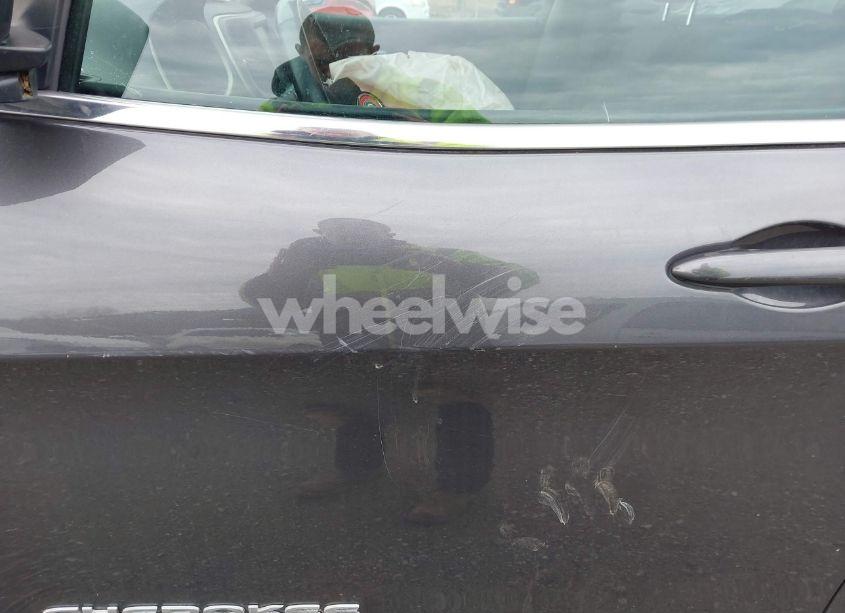 Photo 17 of 2016 Jeep Cherokee LATITUDE (VIN 1C4PJMCS3GW253160)