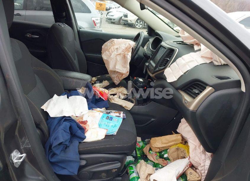 Photo 5 of 2016 Jeep Cherokee LATITUDE (VIN 1C4PJMCS3GW253160)